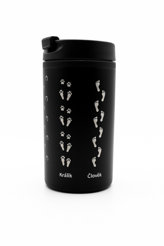 Černý termohrnek stopy živočichů